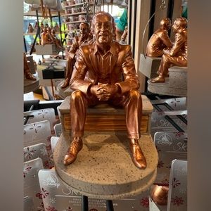 New!! Disney Walt Disney World “Walt The Dreamer”  Statue Ornament